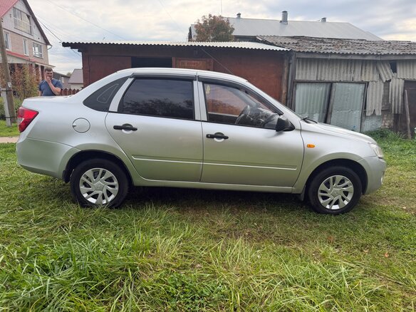2013 Lada (ВАЗ) Granta I, серебристый, 310000 рублей - вид 2