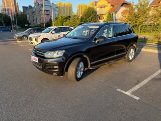 2014 Volkswagen Touareg II, чёрный, 2150000 рублей, вид 2