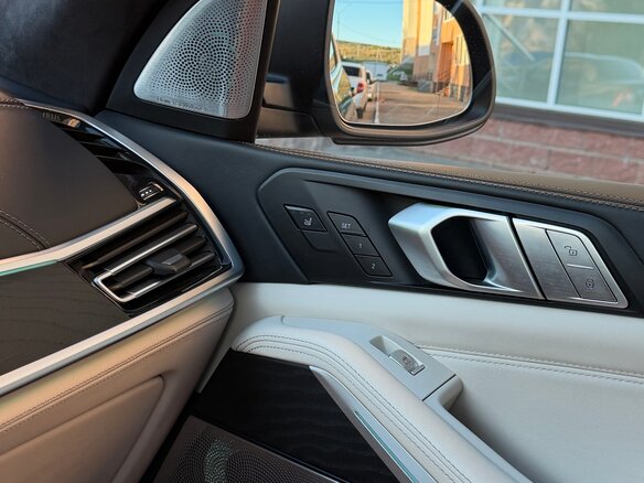 2022 BMW X7 40d I (G07), чёрный, 10750000 рублей - вид 18
