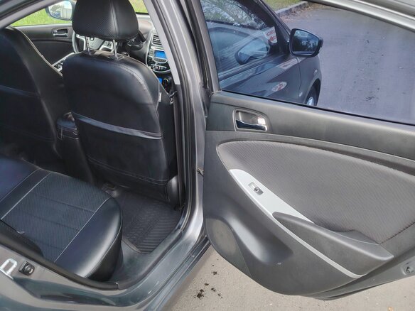 2013 Hyundai Solaris I, серый, 820000 рублей - вид 16