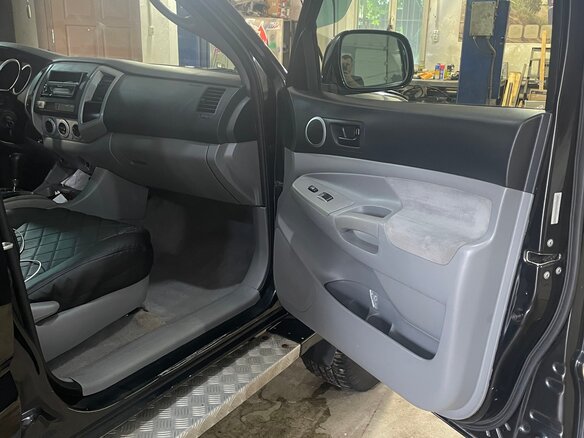 2005 Toyota Tacoma II, чёрный, 2650000 рублей - вид 18