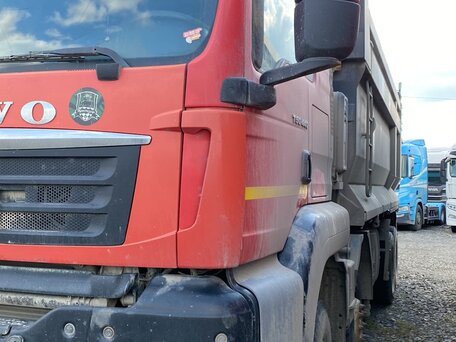 2022 Sinotruk Howo ZZ3327, красный, 3921000 рублей, вид 2