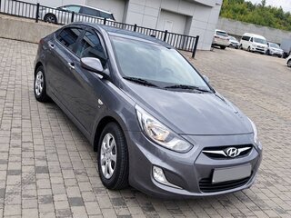 2013 Hyundai Solaris I, серый, 740000 рублей, вид 3