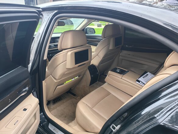 2011 BMW 7 серии 730i V (F01/F02/F04), чёрный, 1300000 рублей - вид 6