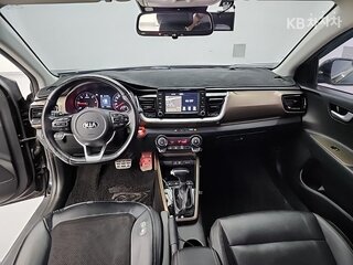 2020 Kia Stonic I, чёрный, 1570000 рублей, вид 4