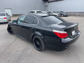 2008 BMW 5 серии 525i V (E60/E61) Рестайлинг, чёрный, 1600000 рублей, вид 3