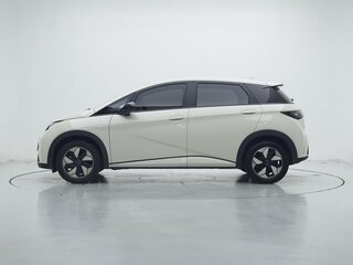 2025 BYD Dolphin 45.12 kWh I Рестайлинг, белый, 1395000 рублей, вид 4