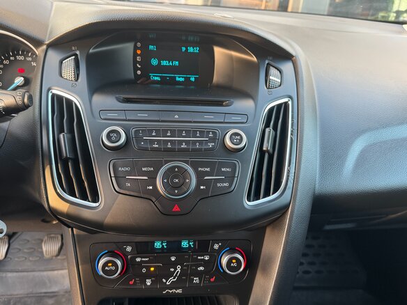 2017 Ford Focus III Рестайлинг, белый, 1100000 рублей - вид 12