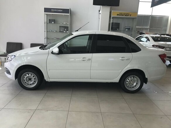 2026 Lada (ВАЗ) Granta I Рестайлинг, белый, 1068000 рублей - вид 3