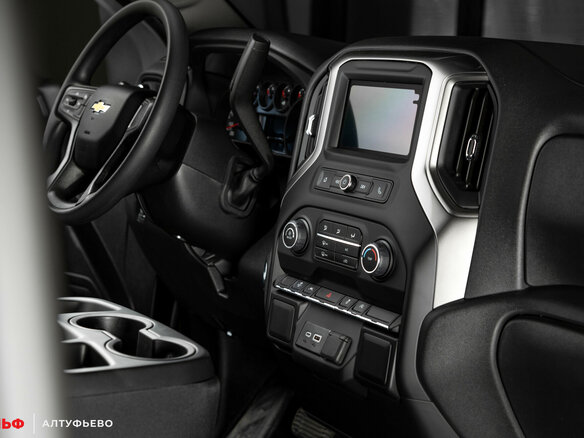 2025 Chevrolet Silverado Crew Cab IV (T1XX) Рестайлинг, чёрный, 7000000 рублей - вид 6