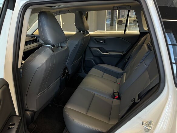 2026 Toyota RAV4 VI (XA60), белый, 4050000 рублей - вид 21