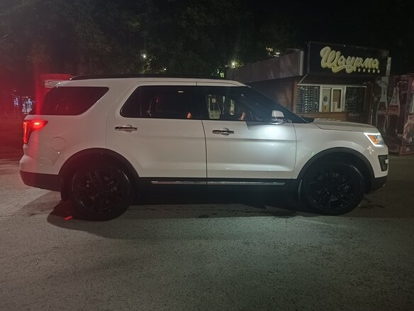 2015 Ford Explorer V Рестайлинг, белый, 2200000 рублей - вид 6