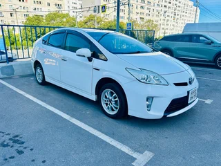 2013 Toyota Prius III Рестайлинг (XW30), белый, 1100000 рублей, вид 1
