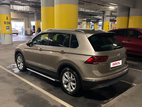 2018 Volkswagen Tiguan II, бежевый, 2050000 рублей, вид 5