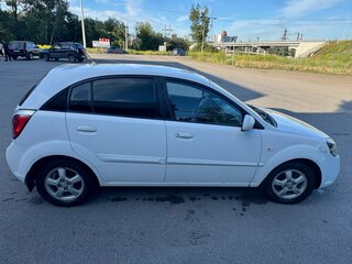 2010 Kia Rio II Рестайлинг, белый, 500000 рублей, вид 2