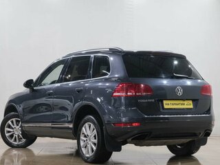 2012 Volkswagen Touareg II, серый, 2379000 рублей, вид 4
