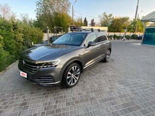 2020 Volkswagen Touareg III, серый, 5100000 рублей, вид 3