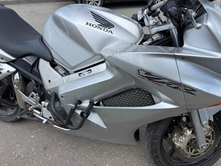 2002 Honda VFR 800, серебристый, 470000 рублей, вид 1