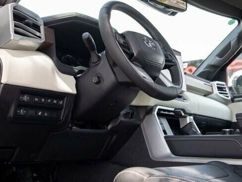 2026 Toyota Tundra CrewMax III, серый, 10000000 рублей - вид 9