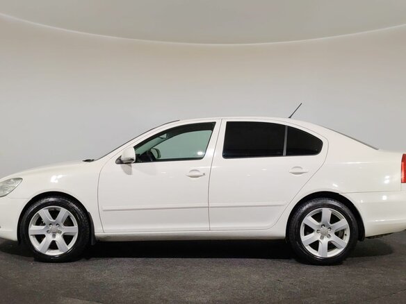 2013 Skoda Octavia DSG7 II (A5) Рестайлинг, белый - вид 7