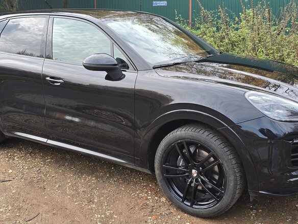 2020 Porsche Cayenne III, чёрный, 6490000 рублей