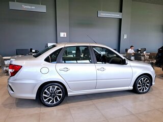 2025 Lada (ВАЗ) Granta Sportline I Рестайлинг, серебристый, 1404500 рублей, вид 3