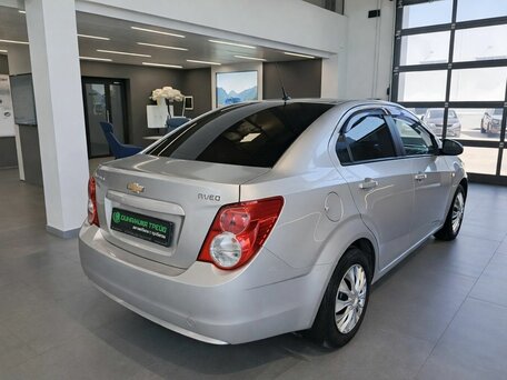2014 Chevrolet Aveo II, серебристый, 599000 рублей, вид 4