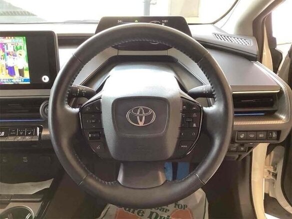 2023 Toyota Prius V (XW60), белый, 3100000 рублей - вид 6