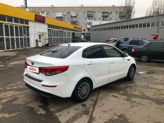 2016 Kia Rio III Рестайлинг, белый, 780000 рублей, вид 3