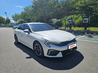 2023 Kia K5 LPi III Рестайлинг, белый, 2050000 рублей, вид 3