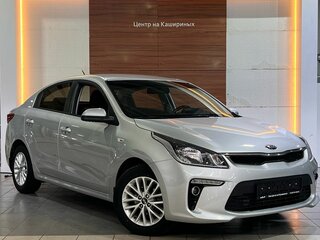 2019 Kia Rio IV, серебристый, 1374990 рублей, вид 3