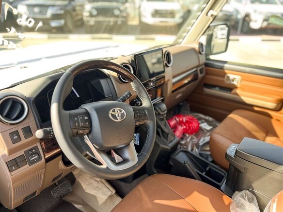 2026 Toyota Land Cruiser 76 70 Series Рестайлинг 2, чёрный - вид 14