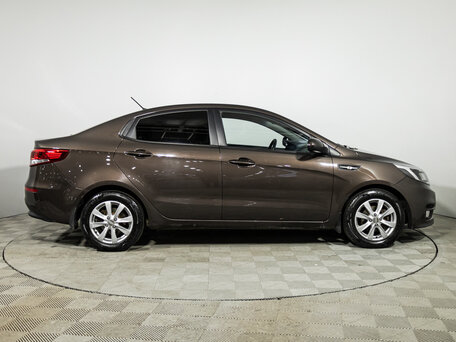 2015 Kia Rio III Рестайлинг, коричневый, 799585 рублей, вид 4
