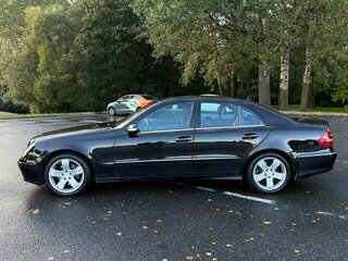 2002 Mercedes-Benz E-Класс 320 III (W211, S211), чёрный, 750000 рублей, вид 3