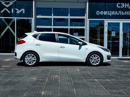 2018 Kia Ceed II Рестайлинг, белый, 1396000 рублей, вид 5