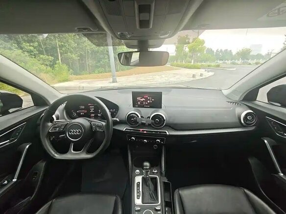 2022 Audi Q2 35 TFSI I Рестайлинг, серый - вид 10