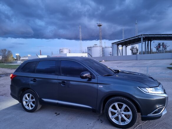 2016 Mitsubishi Outlander III Рестайлинг 2, серый, 1595000 рублей - вид 10