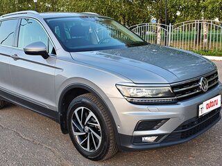 2018 Volkswagen Tiguan II, серебристый, 2600000 рублей, вид 3