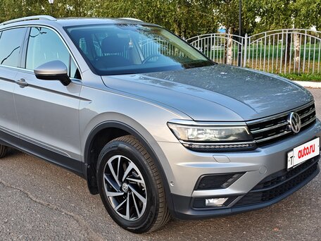 2018 Volkswagen Tiguan II, серебристый, 2600000 рублей, вид 3