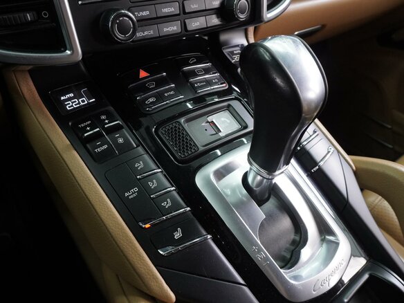 2017 Porsche Cayenne II Рестайлинг (958), коричневый, 2789000 рублей - вид 12