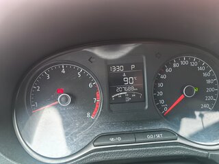 2016 Volkswagen Polo V Рестайлинг, белый, 800000 рублей, вид 2