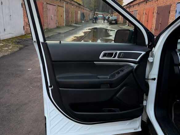 2014 Ford Explorer V, белый, 1680000 рублей - вид 15