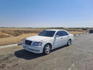 2001 Toyota Crown Majesta III (S170), белый, 700000 рублей, вид 3