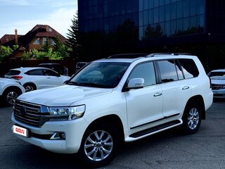2020 Toyota Land Cruiser 200 Series Рестайлинг 2, белый, 10000000 рублей, вид 1