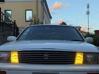 1992 Toyota Crown IX (S140), белый, 650000 рублей, вид 1