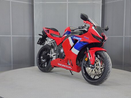 2021 Honda CBR 600RR, красный, 1177000 рублей, вид 2