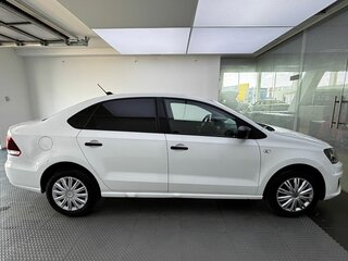 2019 Volkswagen Polo V Рестайлинг, белый, 905000 рублей, вид 4