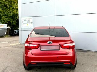 2013 Kia Rio 5-speed III, красный, 770000 рублей, вид 5
