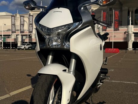2013 Honda VFR 1200, белый, 900000 рублей, вид 1