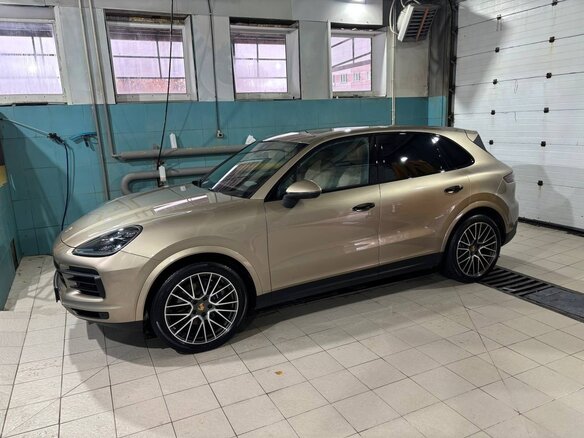 2018 Porsche Cayenne III, коричневый, 8800000 рублей - вид 3